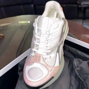 Givenchy Women's Sneakers in Pink and White